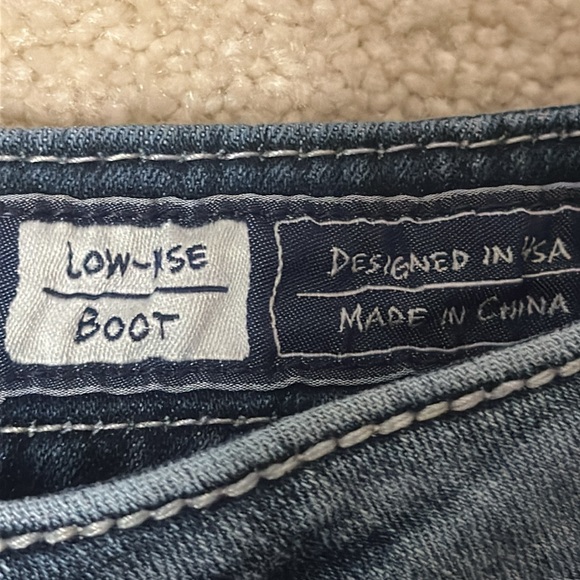 Miss Me Low Rise Boot Cut jeans nicely jeweled size 28 X 33 1/2 - Picture 4 of 14